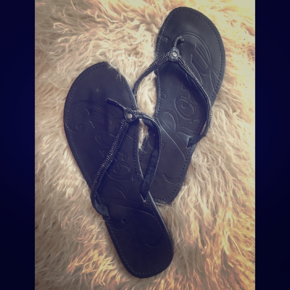Roxy Black Leather Beaded Flip Flop​​​​​​​​​​​